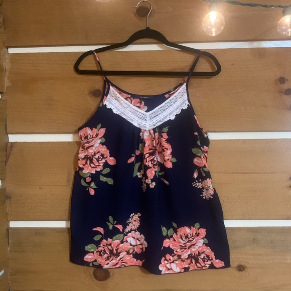 Floral Top - Picture 1 of 1